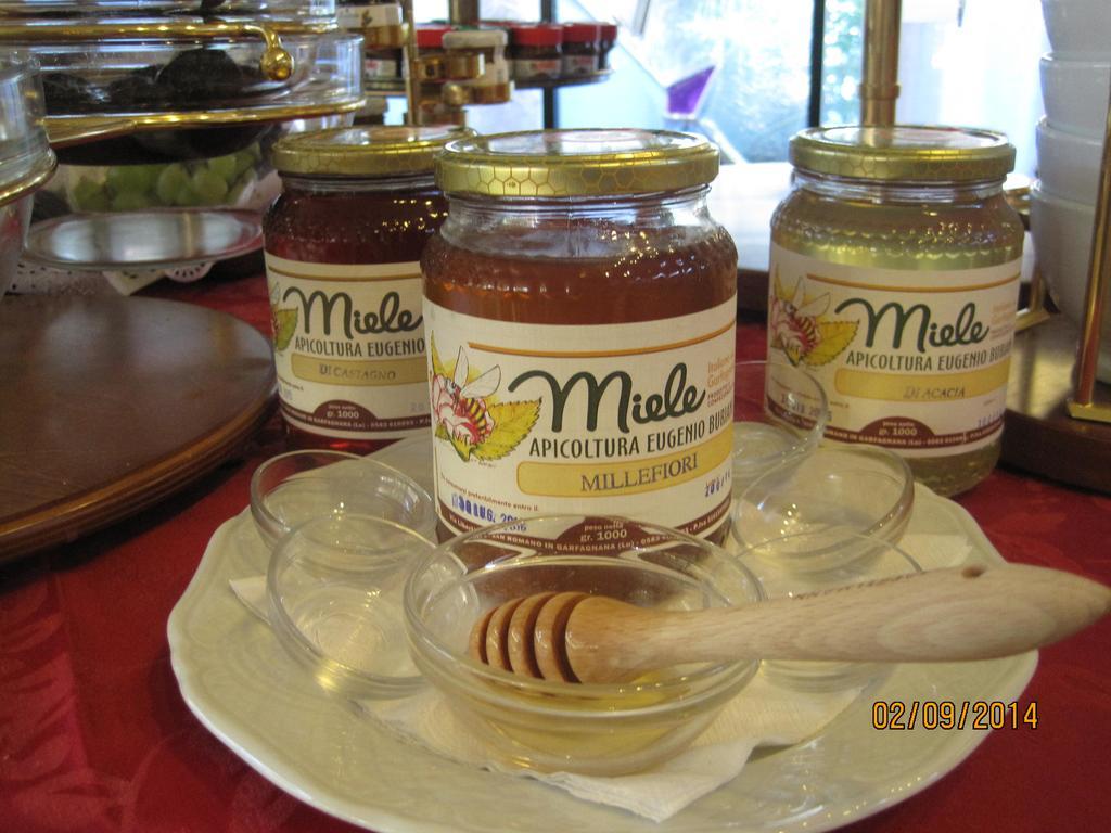 Hotel Matilde Marina di Massa Eksteriør billede