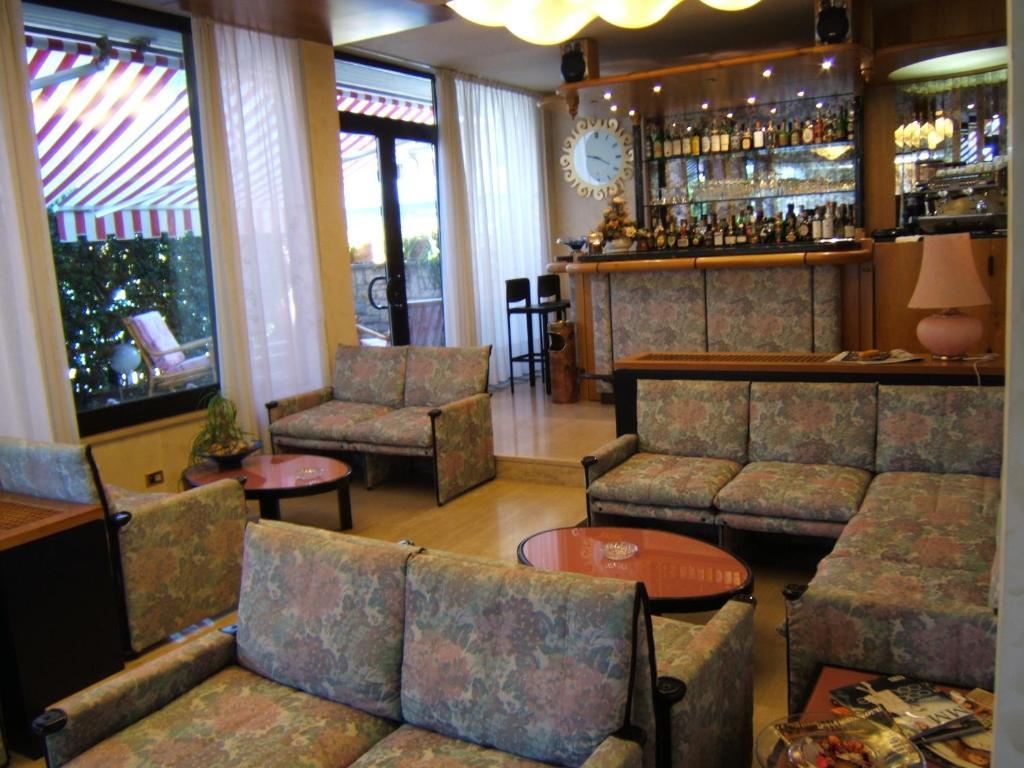 Hotel Matilde Marina di Massa Eksteriør billede