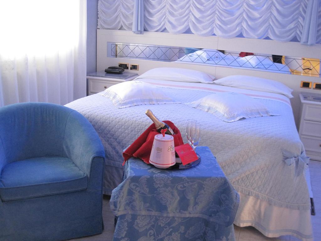 Hotel Matilde Marina di Massa Eksteriør billede