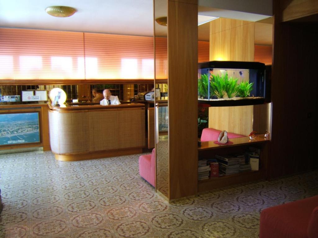 Hotel Matilde Marina di Massa Eksteriør billede