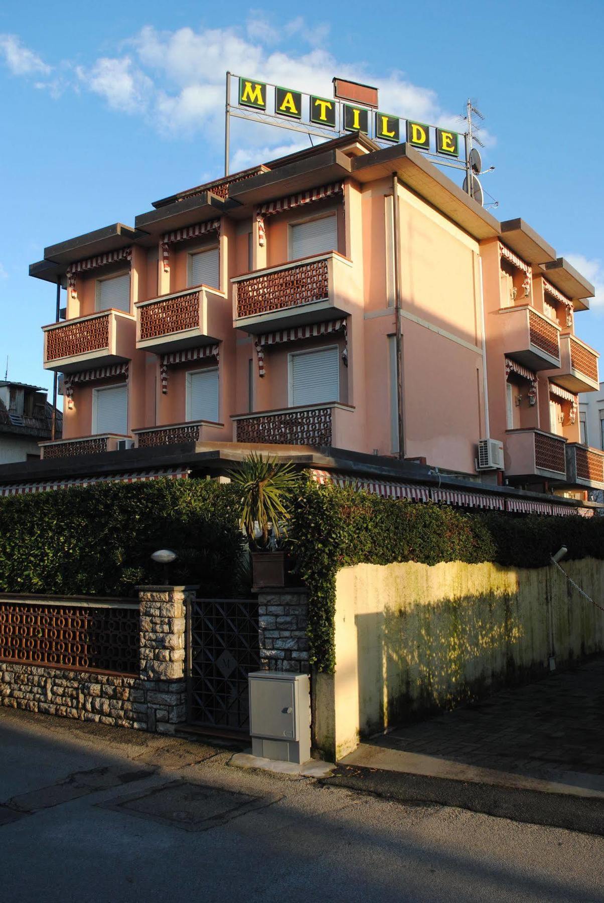 Hotel Matilde Marina di Massa Eksteriør billede