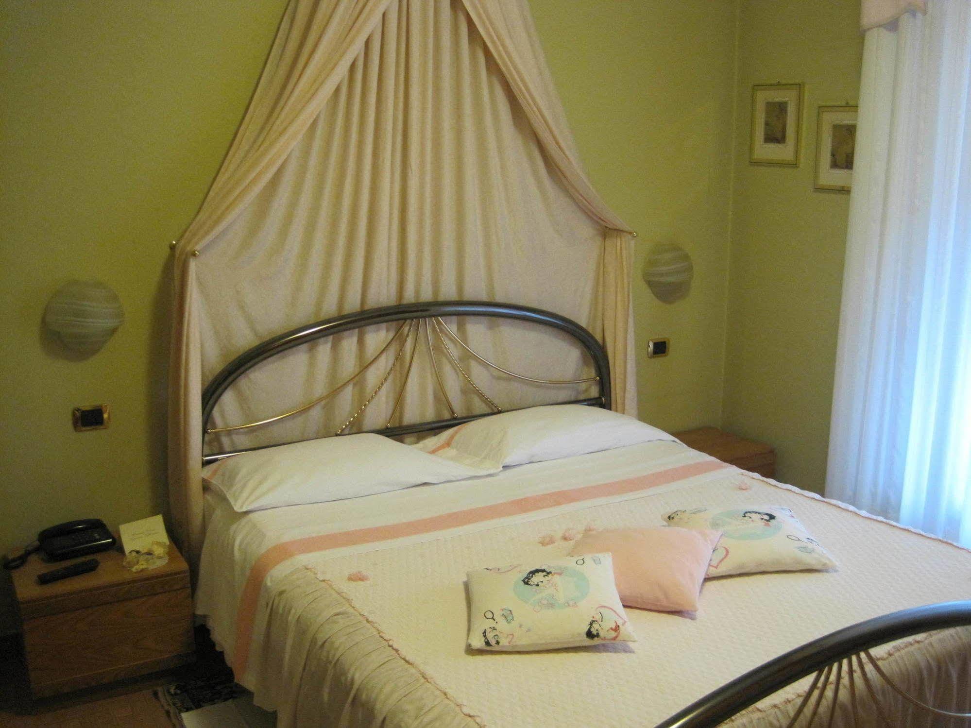 Hotel Matilde Marina di Massa Eksteriør billede