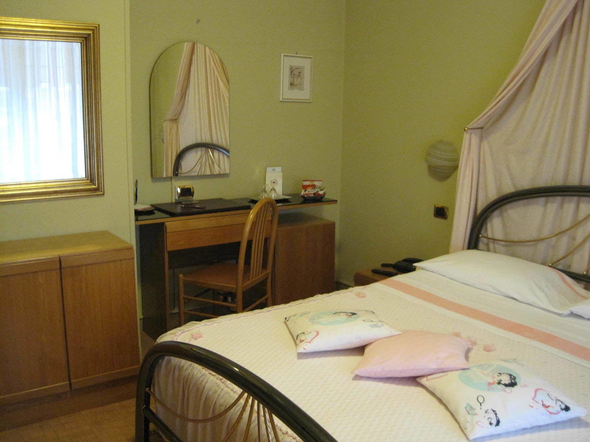 Hotel Matilde Marina di Massa Eksteriør billede