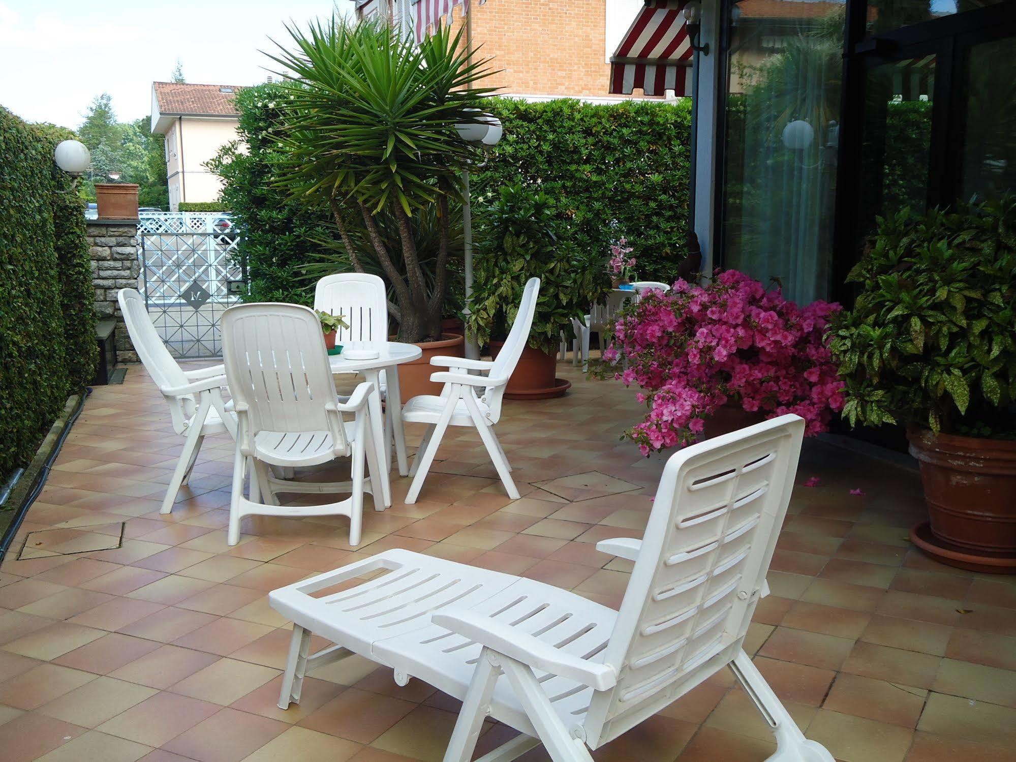 Hotel Matilde Marina di Massa Eksteriør billede